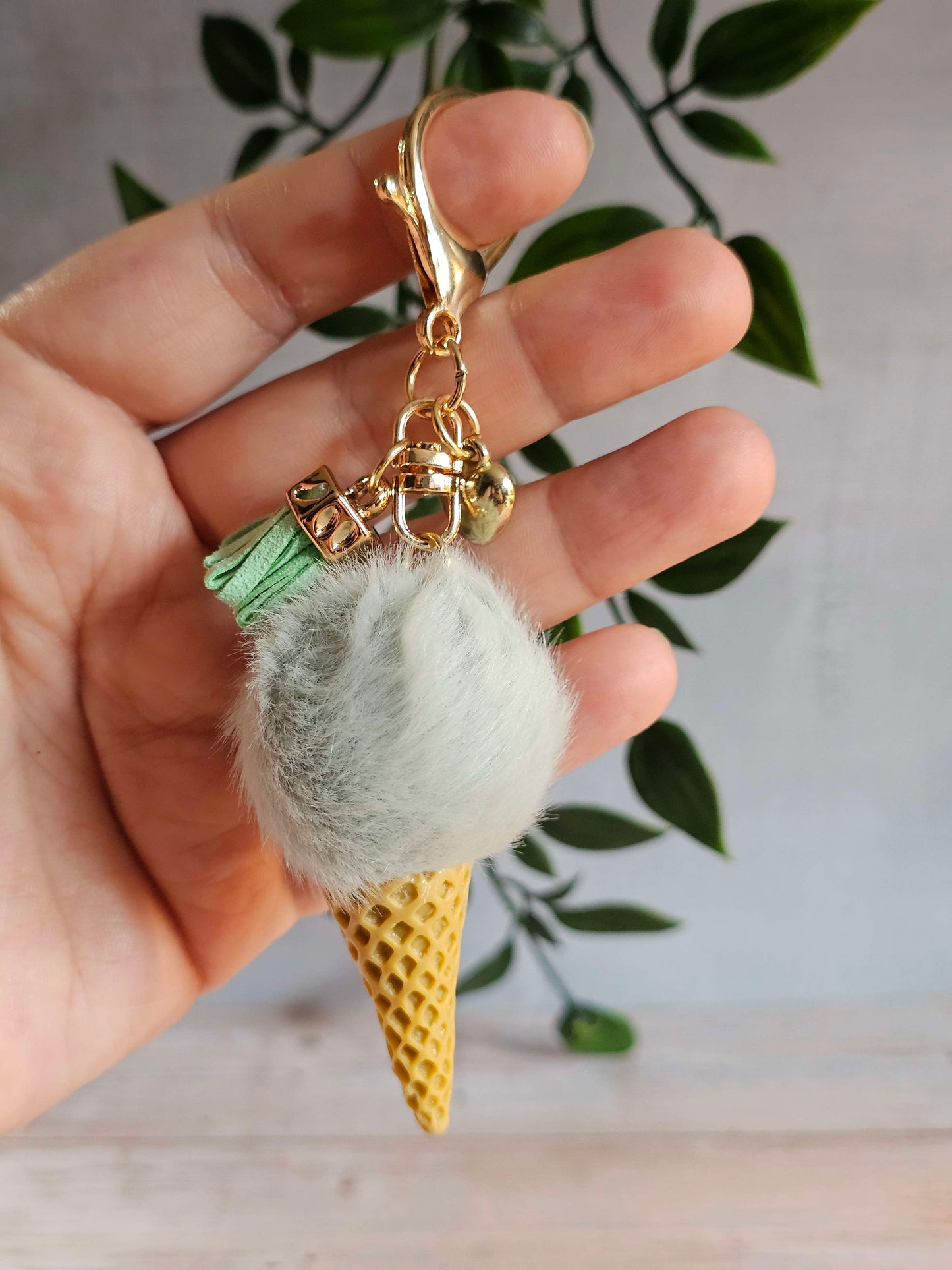 Mint Ice Cream Pom